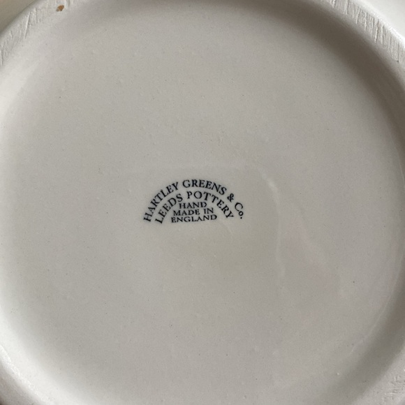 Hartley Greens Leeds Pottery Chocolate Kettle and Lid with Stand - Picture 12 of 12